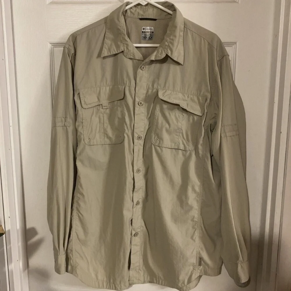 ⛱️🔥Columbia - Tan Omni-Dry Titanium Fishing Buttondown - L